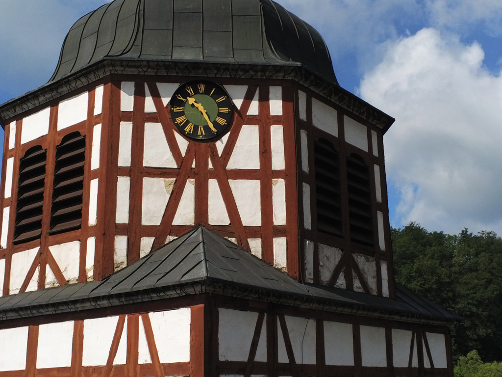 Fachwerkturm-Kirchenuhr-achtseitig_Sülzhayn