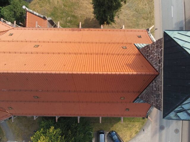 Neue Dacheindeckung Kirche Ilfeld von oben 2025