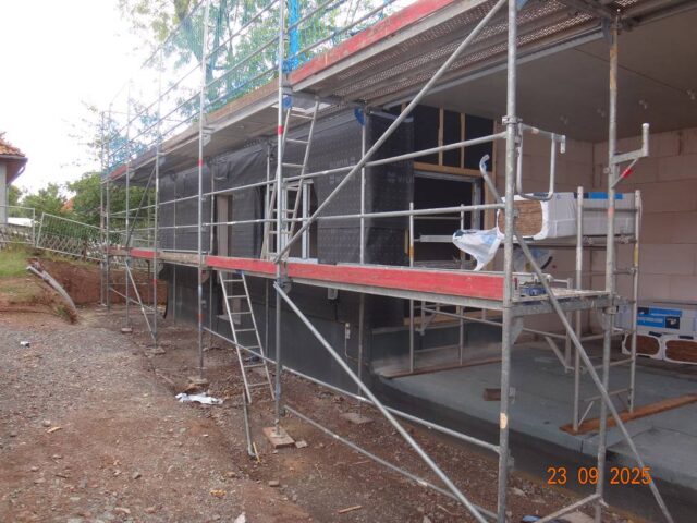 Tag 100_Diakonie Günzerode_Nordseite Haupteingang eingerüstet