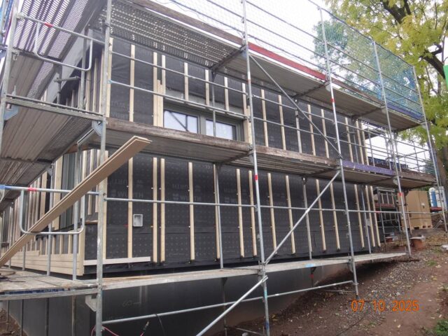 Tag 110_Diakonie Günzerode_Ostseite_Unterkonstruktion für Holzfassade