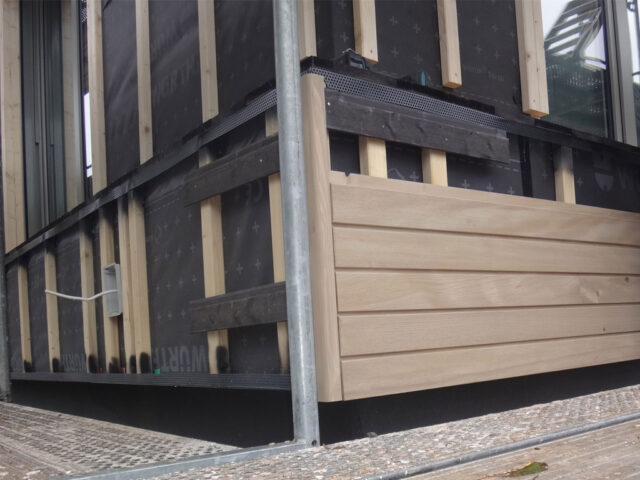 Tag 110_Diakonie Günzerode_vorgehängte Fasse_Holzverschalung