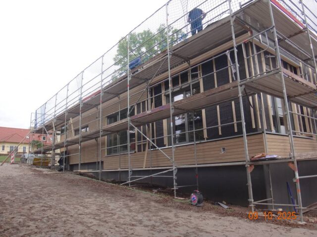 Tag 110_Westseite mit Gerüst_Holzverschalung