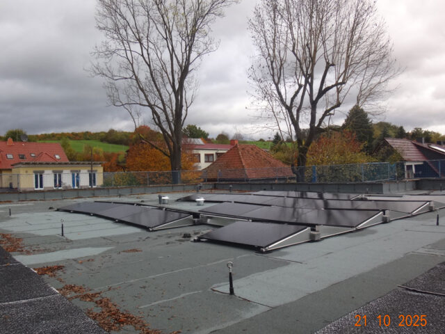 Tag 130_Diakonie Günzerode_Flachdach mit PV-Anlage
