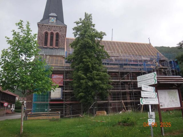 Tag 28_Kirche_Ilfeld_Baufortschritt_Südseite_Gerüst Tag 28_Kirche_Ilfeld_Baufortschritt_Südseite_Gerüst