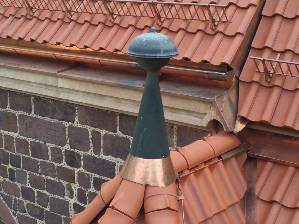 Walmspitze-Bekrönung-Kirche-Ilfeld-2025 Walmspitze auf Sakristei Kirche Ilfeld